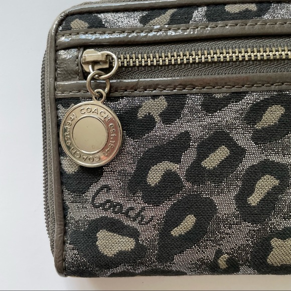 Authentic Coach Ocelet black & Gray leopard pattern wallet/wristlet with zipper - Picture 4 of 5